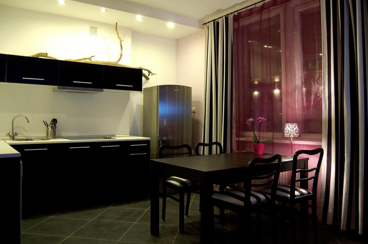 Very Berry Hostel - Old Town, Parking, Lift, Reception 24H Poznań Extérieur photo